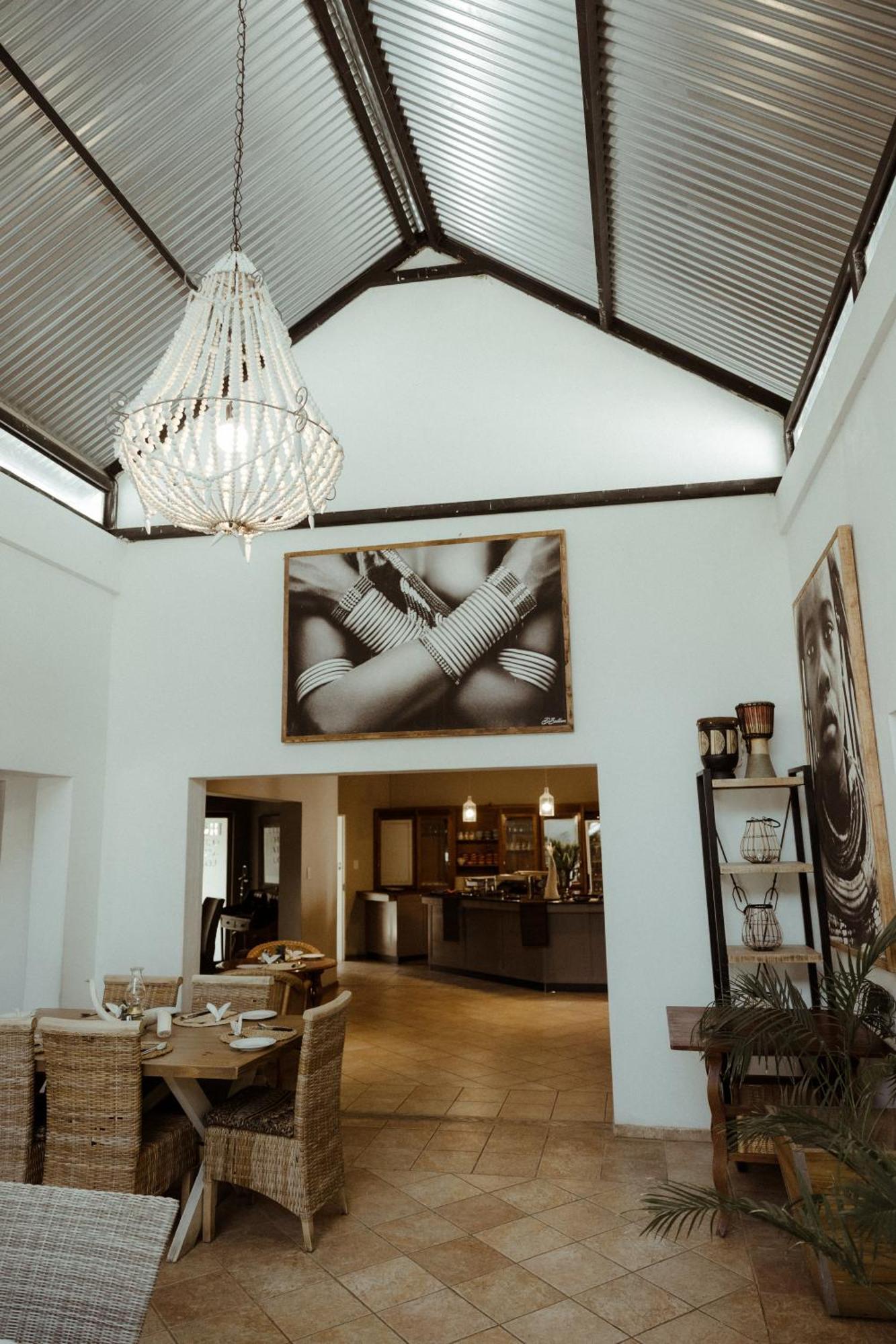 Out Of Africa Town Lodge Otjiwarongo Exterior foto