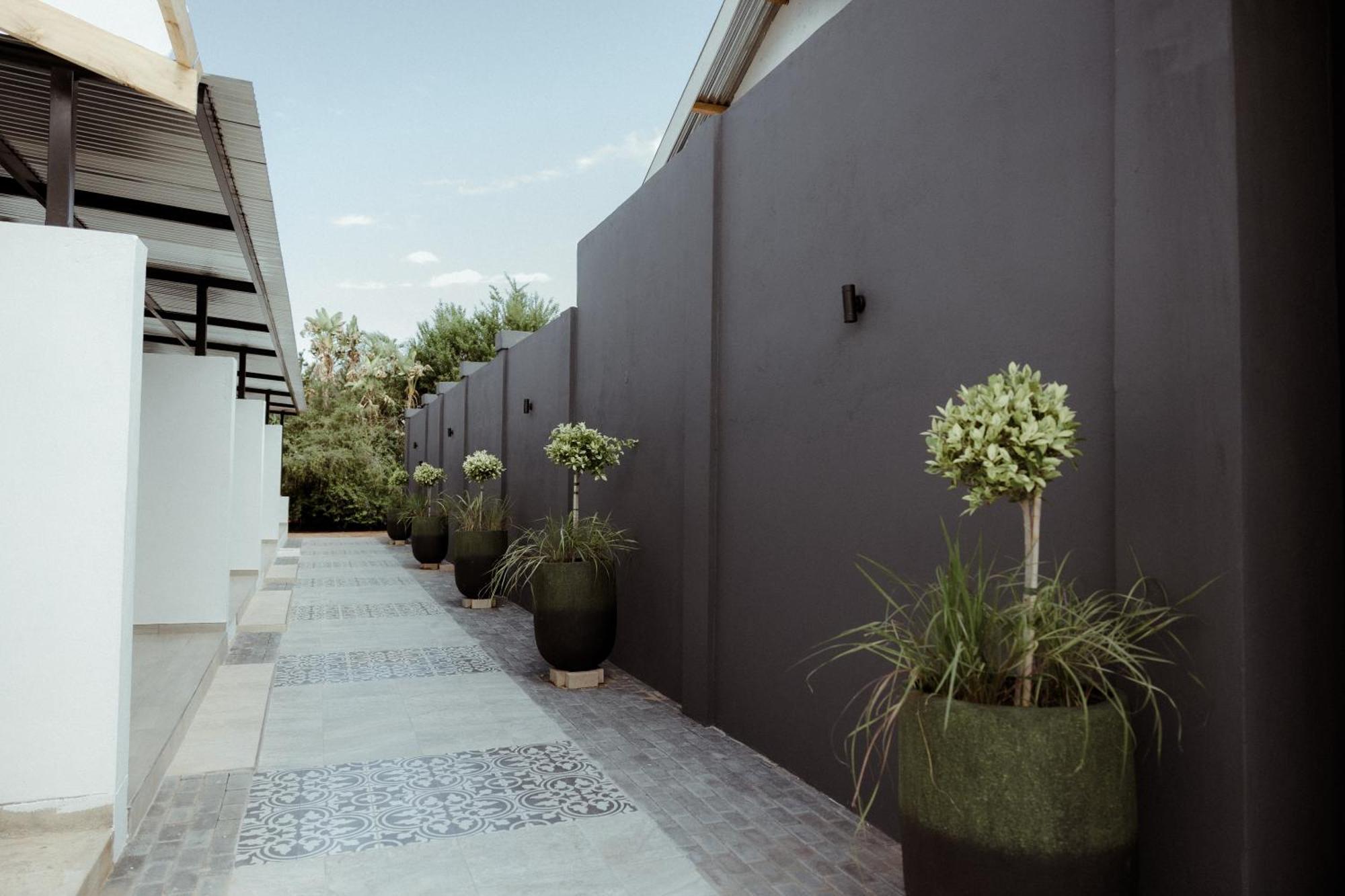 Out Of Africa Town Lodge Otjiwarongo Exterior foto