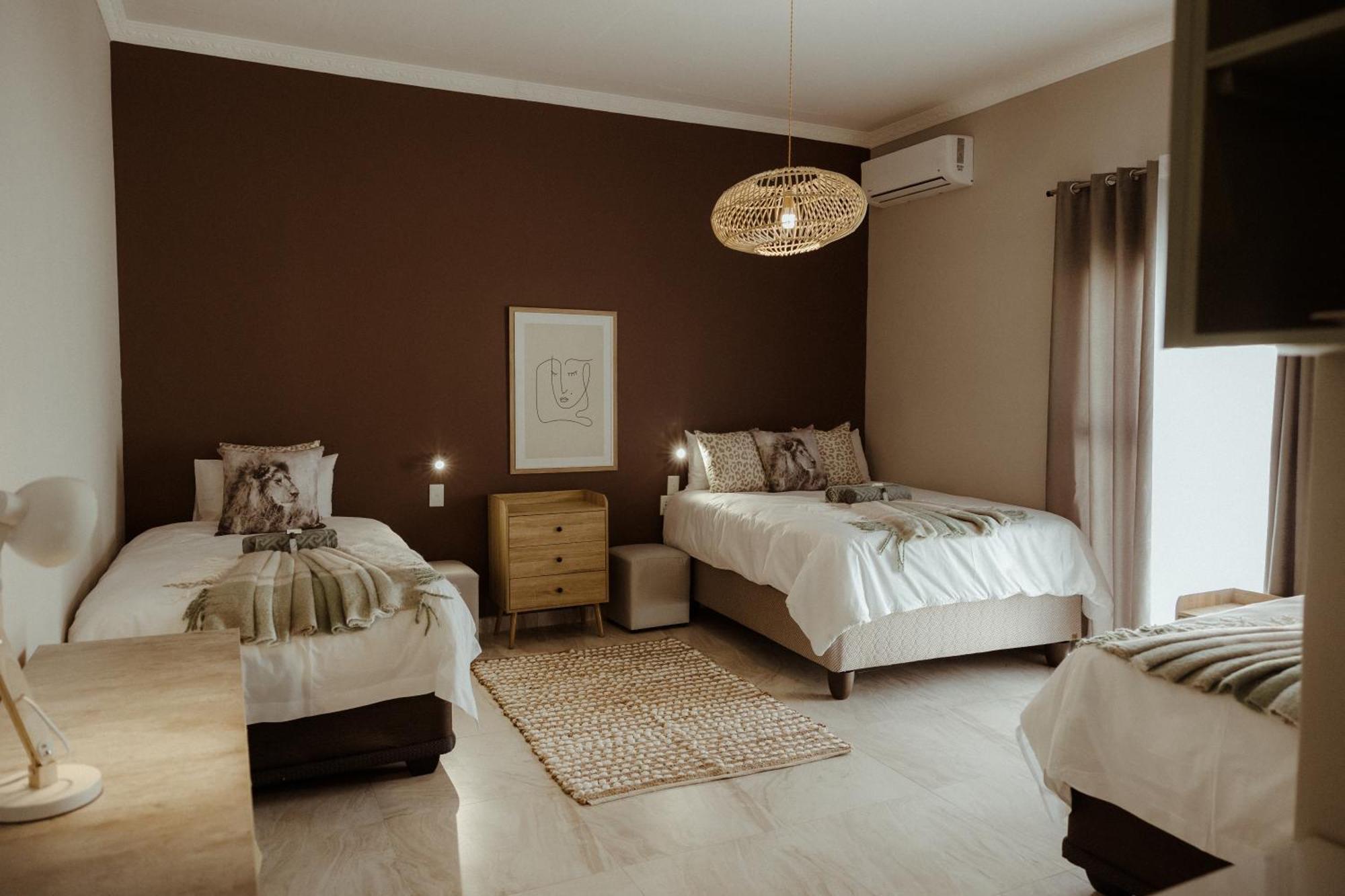 Out Of Africa Town Lodge Otjiwarongo Exterior foto